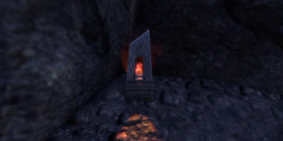 Uma pedra rúnica brilhando em laranja no Elder Scrolls Online