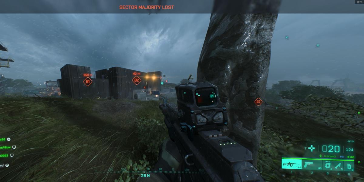 Uma imagem estática da jogabilidade do Battlefield 2042, apresentando um rifle com mira avançada
