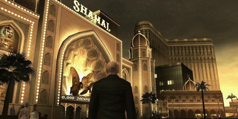 Agente 47 entrando no Shamal Casino