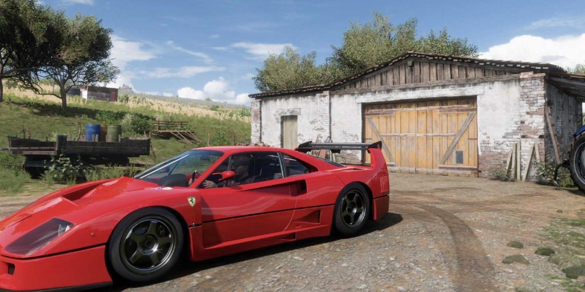 Forza Horizon 5 Ferrari Barn Find com Ferrari vermelha estacionada do lado de fora do celeiro