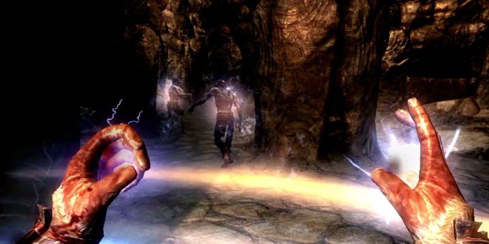 Jogador lançando um feitiço de restauração que faz os inimigos mortos-vivos fugirem.