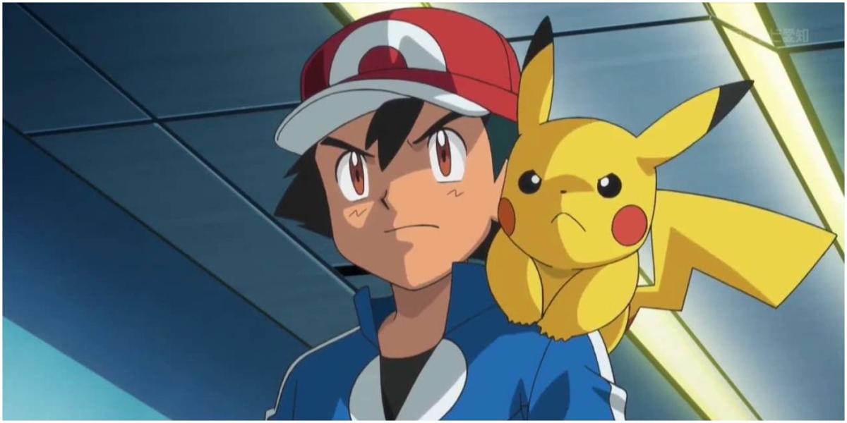 Pokemon Ash com Pikachu no ombro com expressões severas
