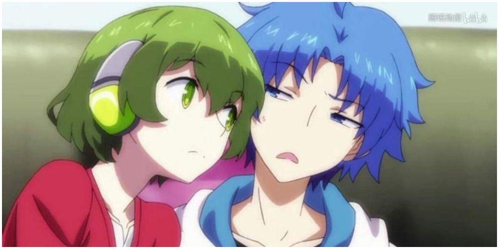 Um menino de cabelo verde encostado em um menino de cabelo azul