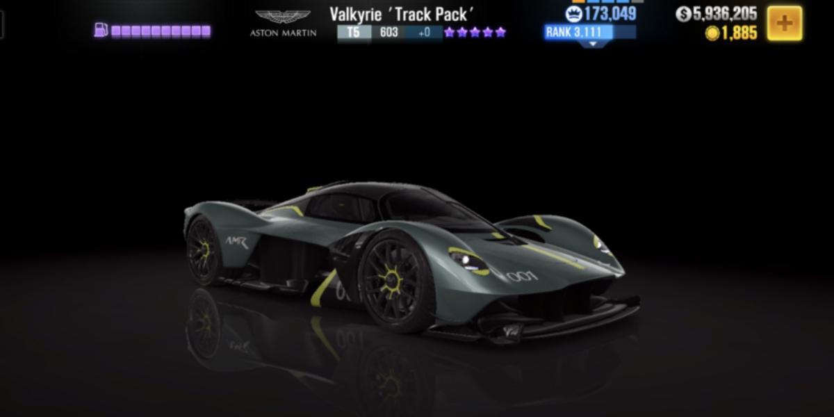 Melhores jogos de corrida no celular - CSR Racing 2 - O jogador navega por diferentes carros no jogo