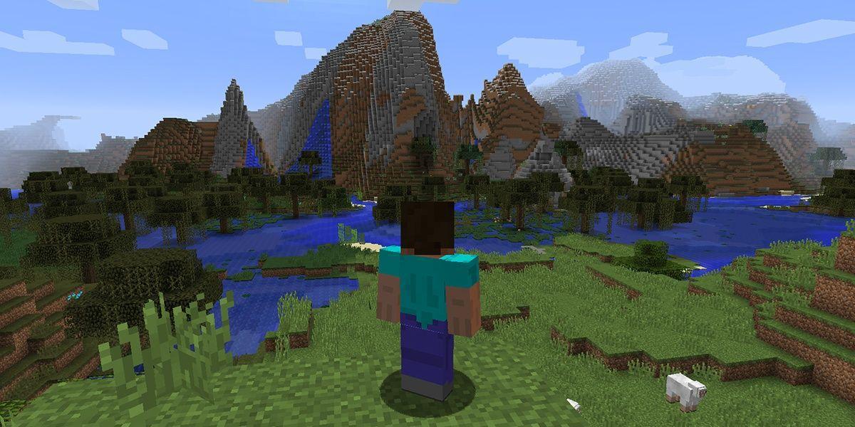 Steve(?) olhando para uma montanha distante no Minecraft