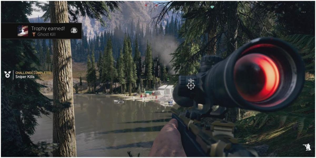 O personagem do jogador com um rifle sniper em Far Cry 5