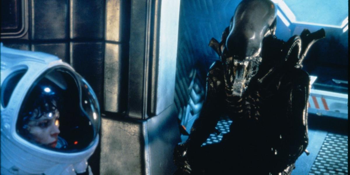 Ripley e Xenomorfo em Alien de Ridley Scott