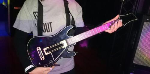 Alguns desenvolvedores do Guitar Hero pensaram que o controlador de guitarra era pateta e não funcionaria