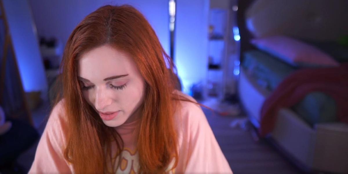 Amouranth faz retorno emocional no Twitch Stream após revelação de abuso doméstico