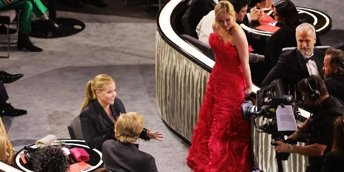Amy Schumer não foi autorizada a fazer piada sobre o acidente com arma de Alec Baldwin no Oscar