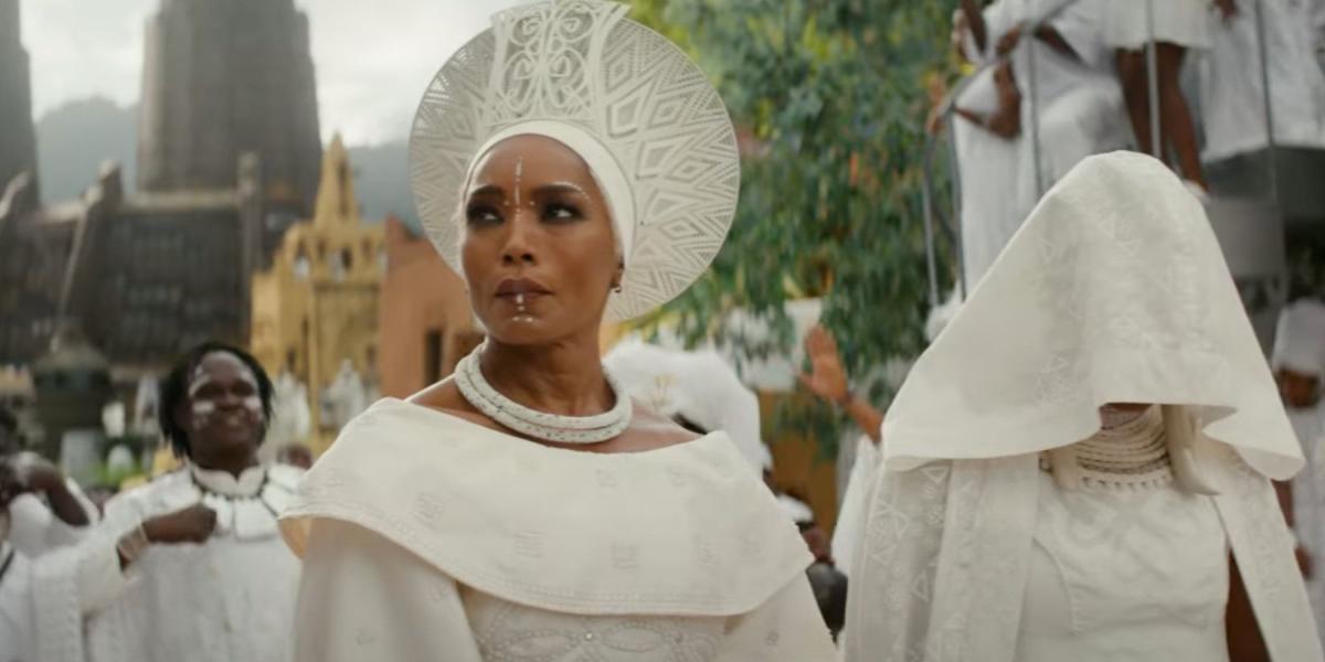 Angela Bassett ganha Globo de Ouro por Black Panther: Wakanda Forever