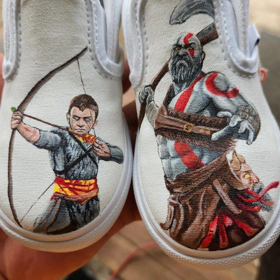 Artista dá sapatos de sobrinho inspirados em God of War