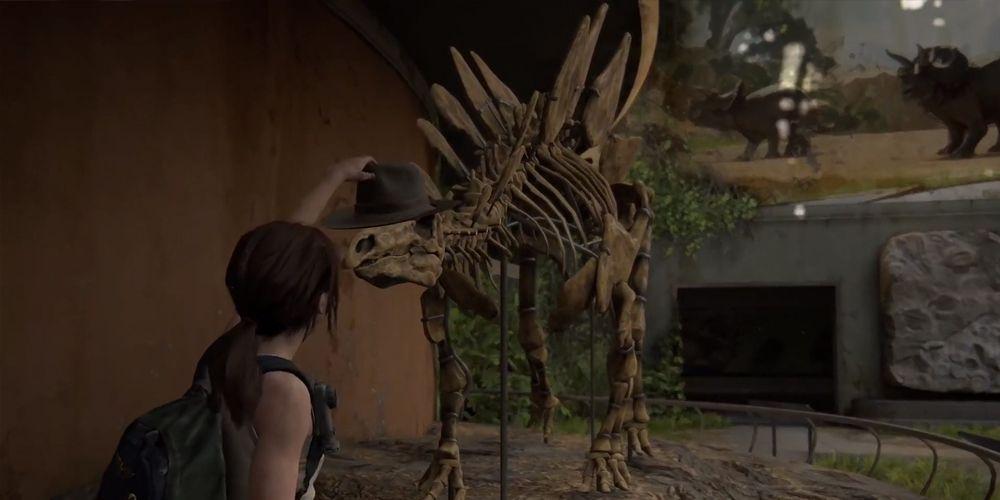 Ellie coloca um chapéu em um dinossauro em Last of Us Part 2