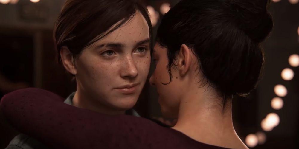 Ellie e Din se abraçam em The Last of Us Part 2