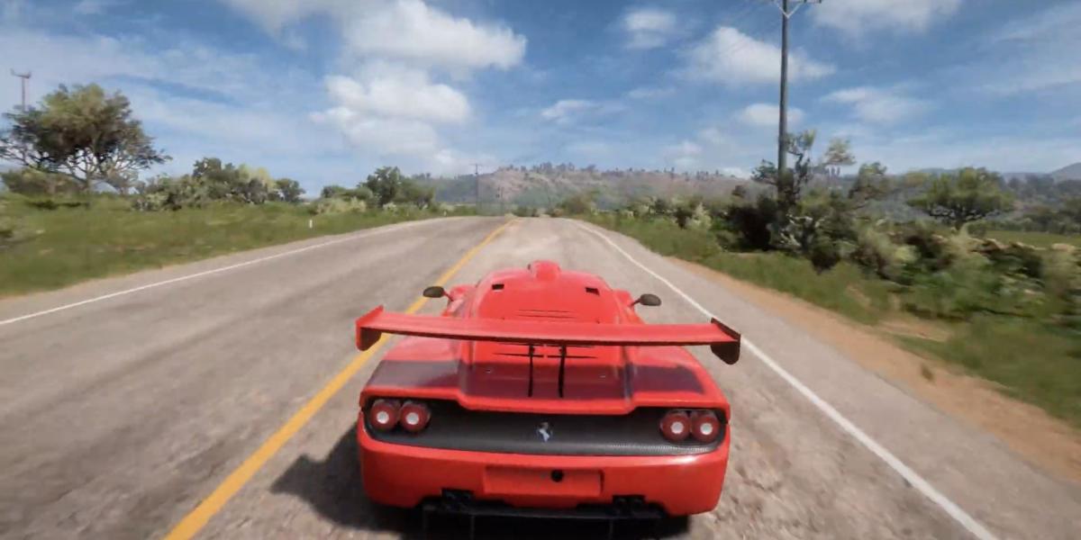 Forza Horizon 5 - Ferrari F50 GT - Jogador passa por pilotos em um carro esportivo vermelho