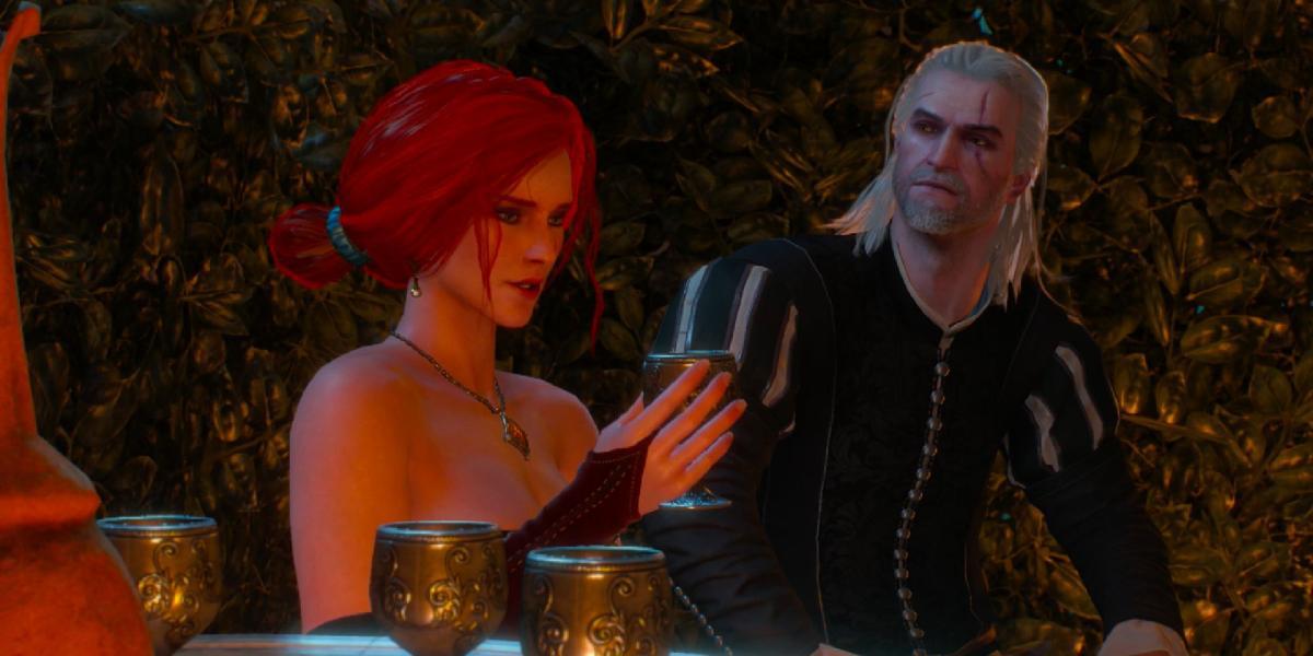 Triss e Geralt sentados à mesa rodeados de taças de vinho.