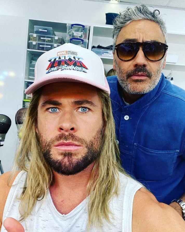 Chris Hemsworth compartilha selfie de bastidores de Rad Thor: Love And Thunder