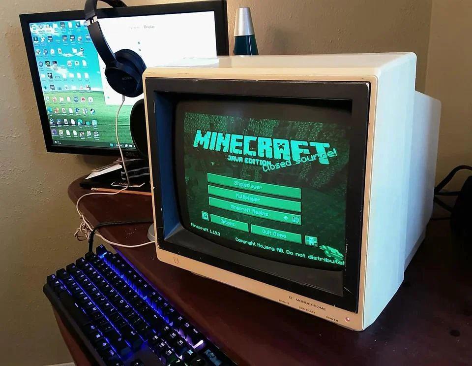 Como é o Minecraft rodando em um monitor monocromático verde dos anos 80