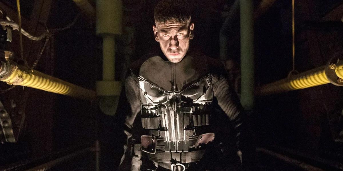 Jon_Bernthal_as_the_Punisher_standing_in_the_shadows