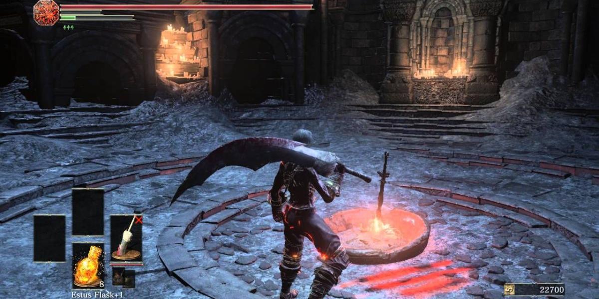 jogador com uma espada longa curvada na fogueira do firelink shrin
