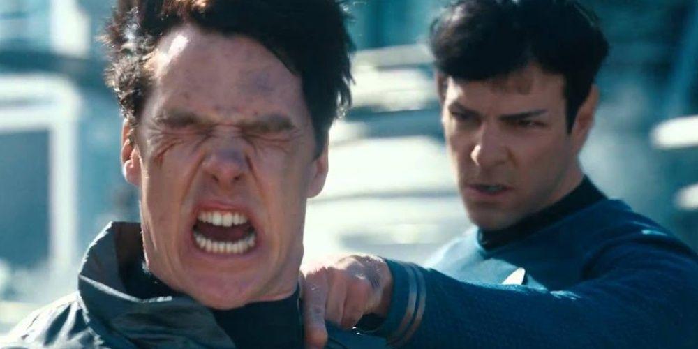 Spock usando vulcan death grip em khan
