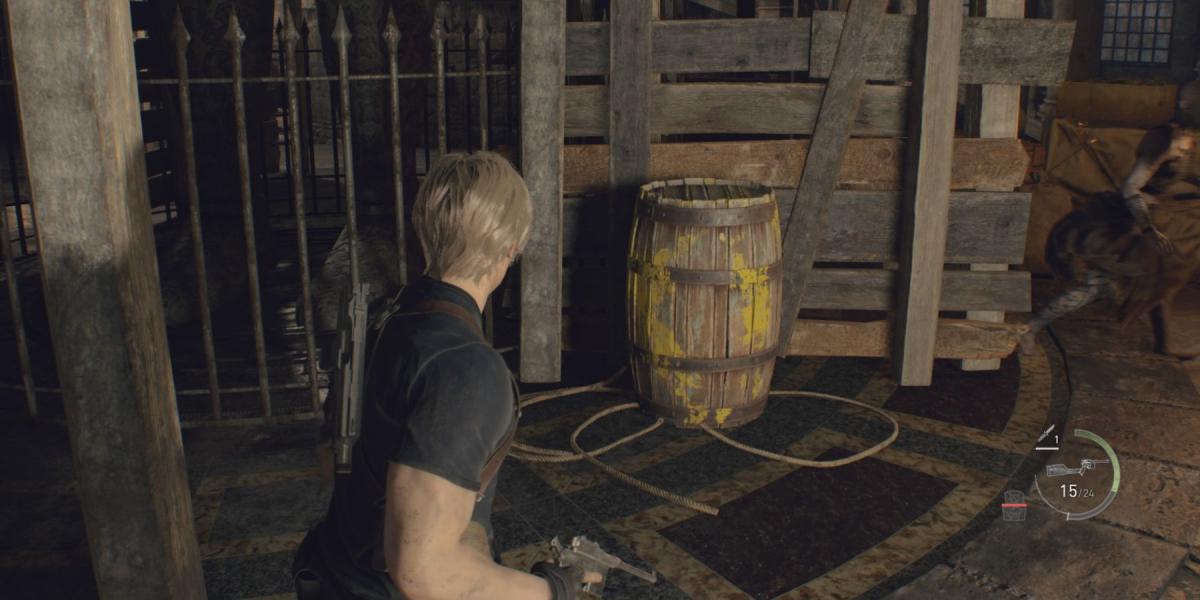Leon enfrenta uma caixa amarela no remake de Resident Evil 4