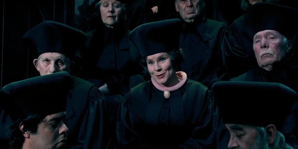 Dolores Umbridge no tribunal em Harry Potter e a Ordem da Fênix
