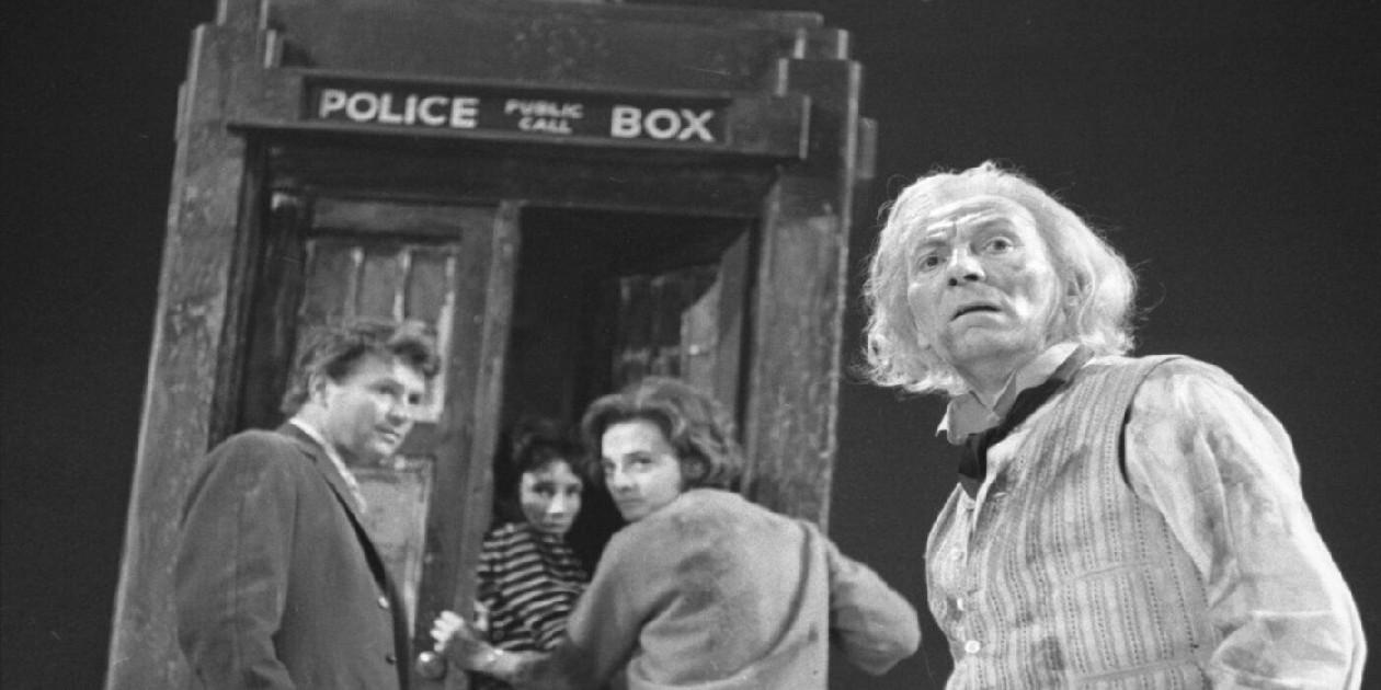 Doctor Who: Por que a TARDIS é uma cabine de polícia?