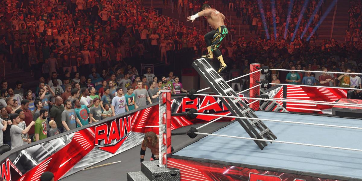 WWE 2K23 Eddie correndo para o Edge da escada