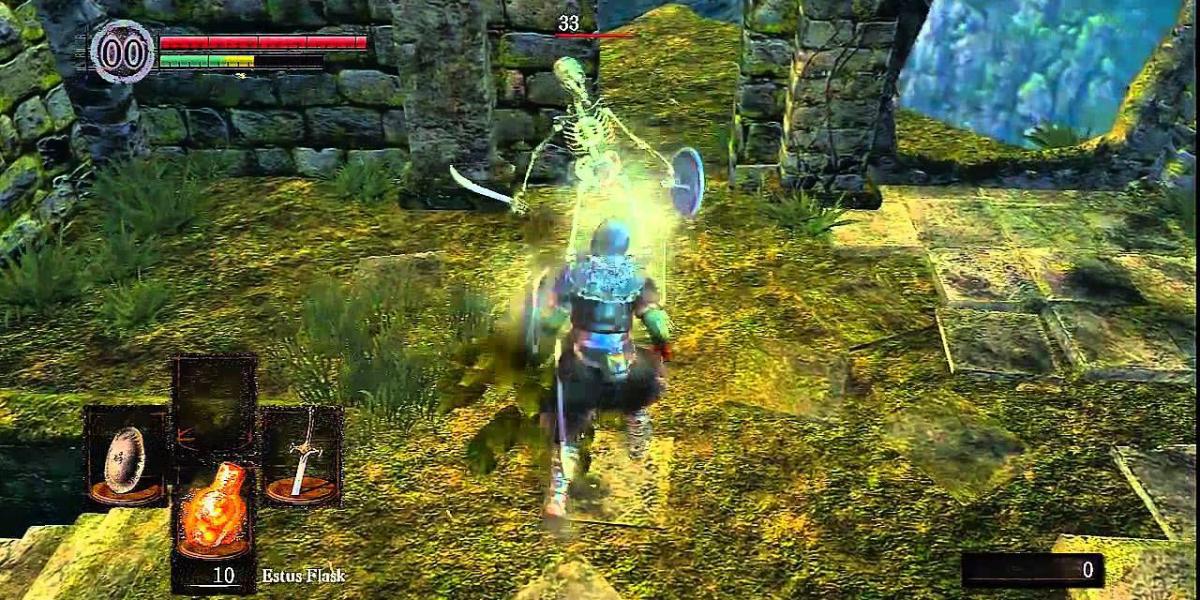 um esqueleto com um escudo lutando contra o jogador em dark souls
