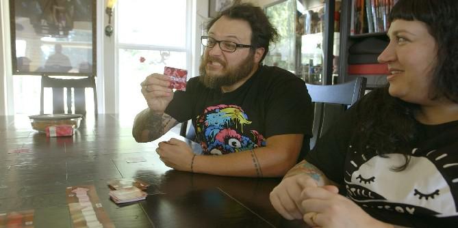 Encadernação de Isaac, criador do Meat Boy, explica a dificuldade no novo jogo de cartas Tapeworm