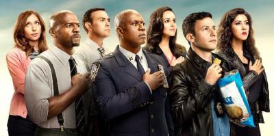 Estrela do Brooklyn Nine-Nine acha que o show deve desembolsar a polícia