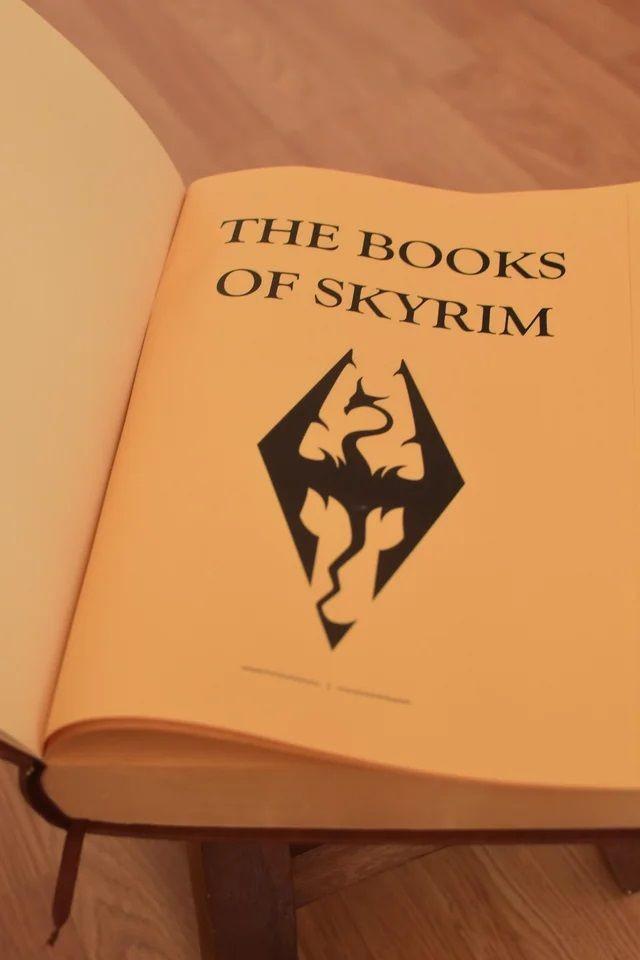 Fã de Elder Scrolls mostra livros personalizados de Skyrim