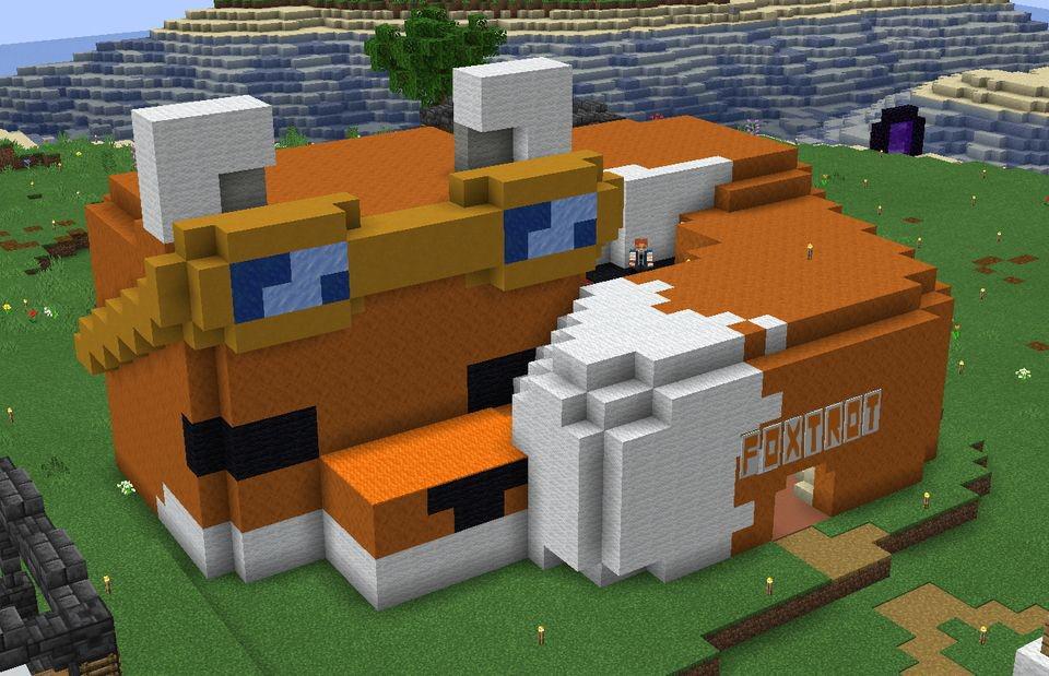 Fã de Minecraft constrói incrível estátua de raposa