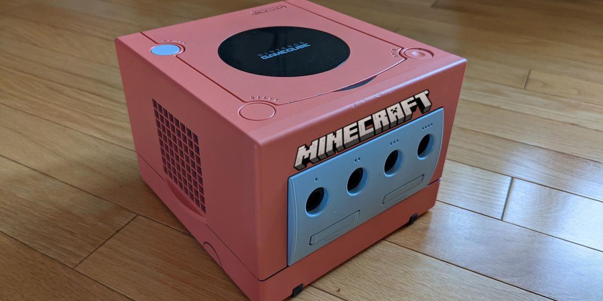 Fã de Minecraft constrói uma réplica gigante de um Nintendo GameCube