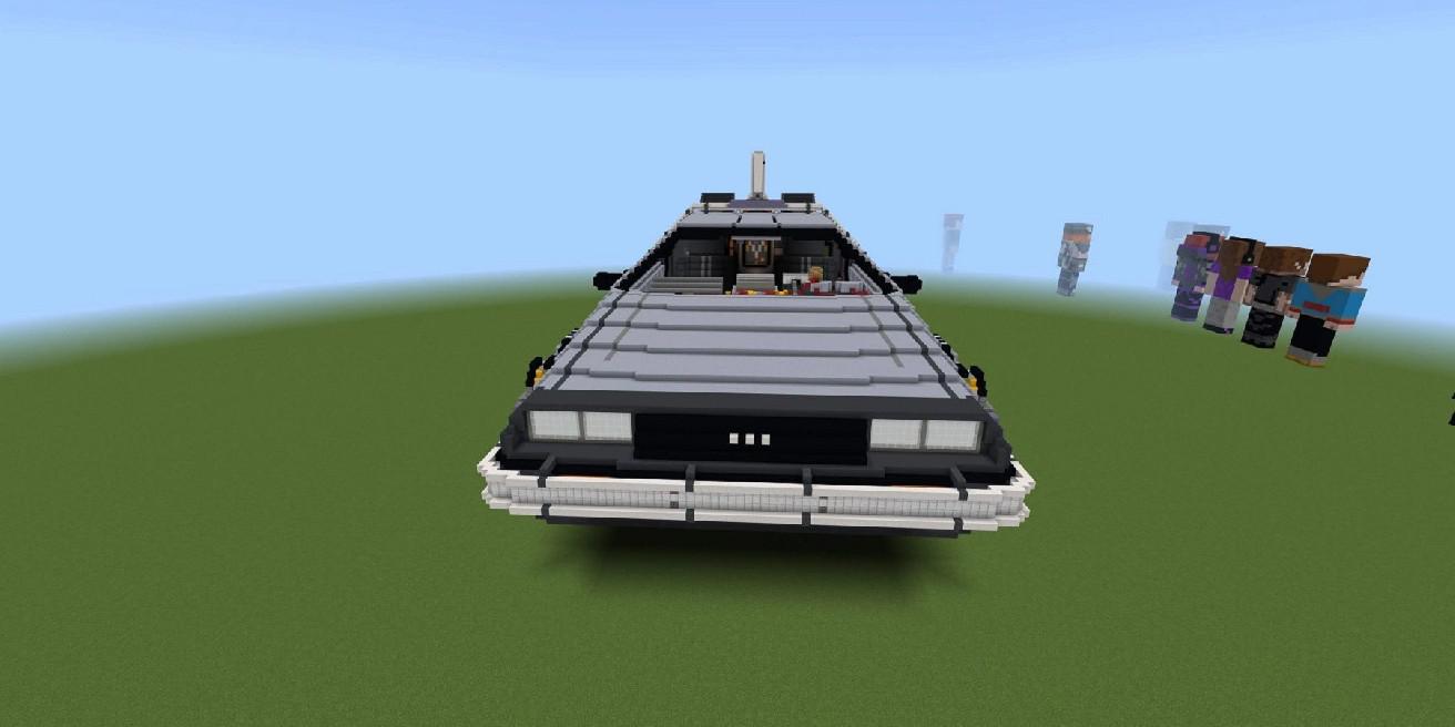 Fã de Minecraft cria versão gigante de DeLorean de De Volta para o Futuro