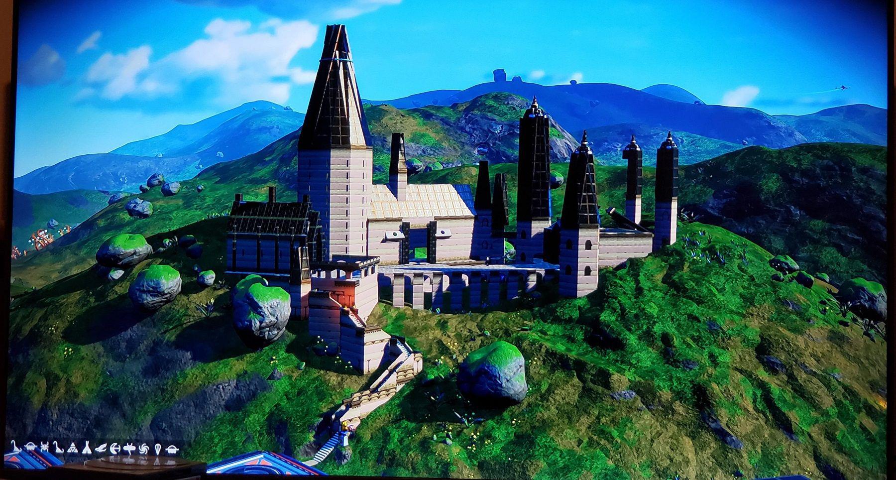 Fã de No Man s Sky constrói Hogwarts, completa com campo de quadribol