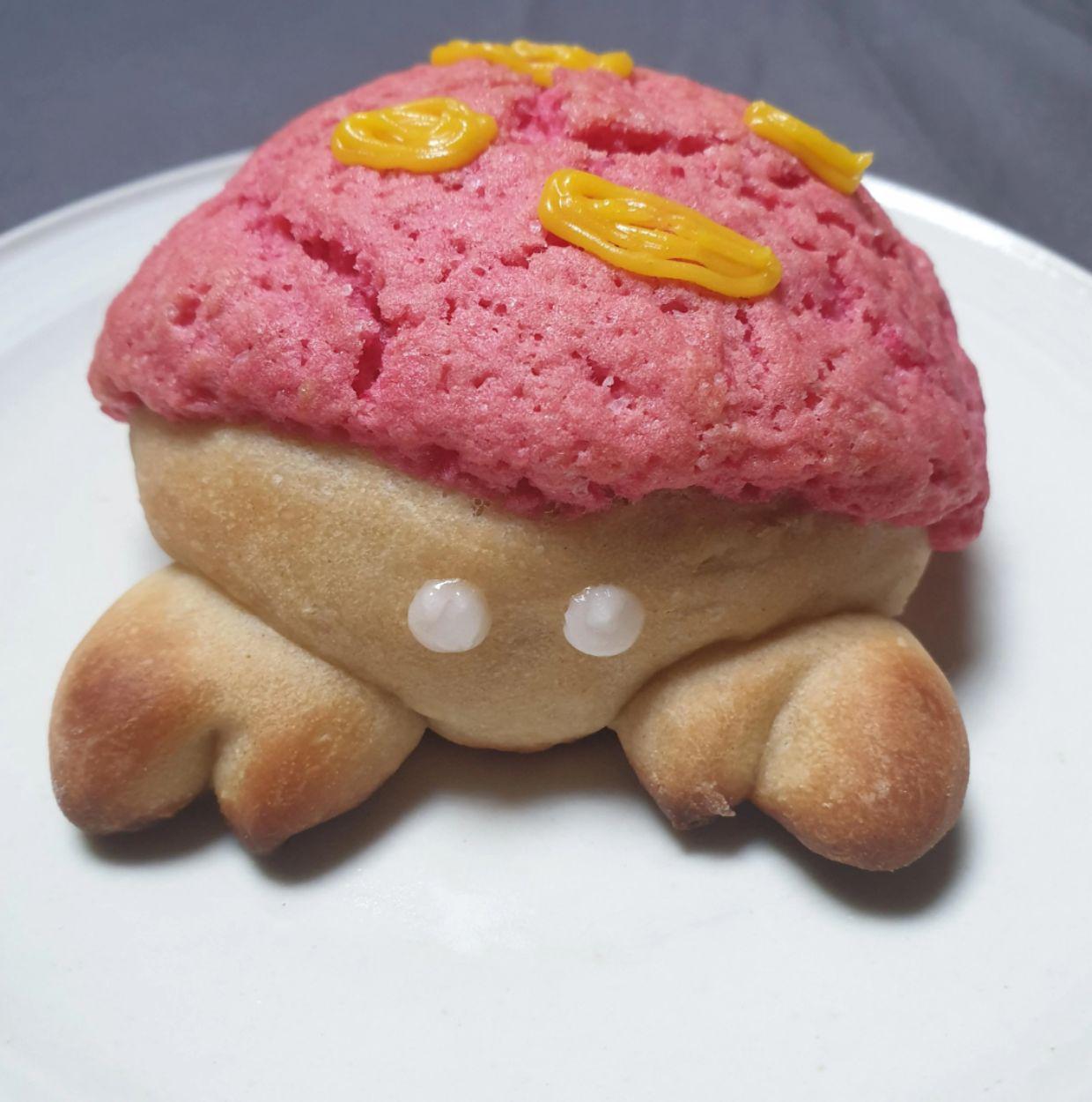 Fã de Pokemon faz pãezinhos doces comestíveis que parecem Parasect