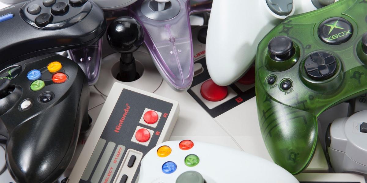 Gamer encontra coleção de jogos nostálgicos na garagem da mãe