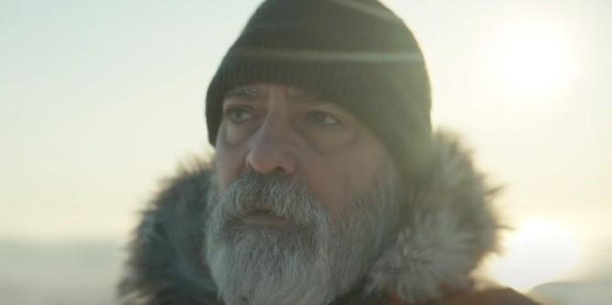 George Clooney deixa crescer uma barba malvada no céu da meia-noite