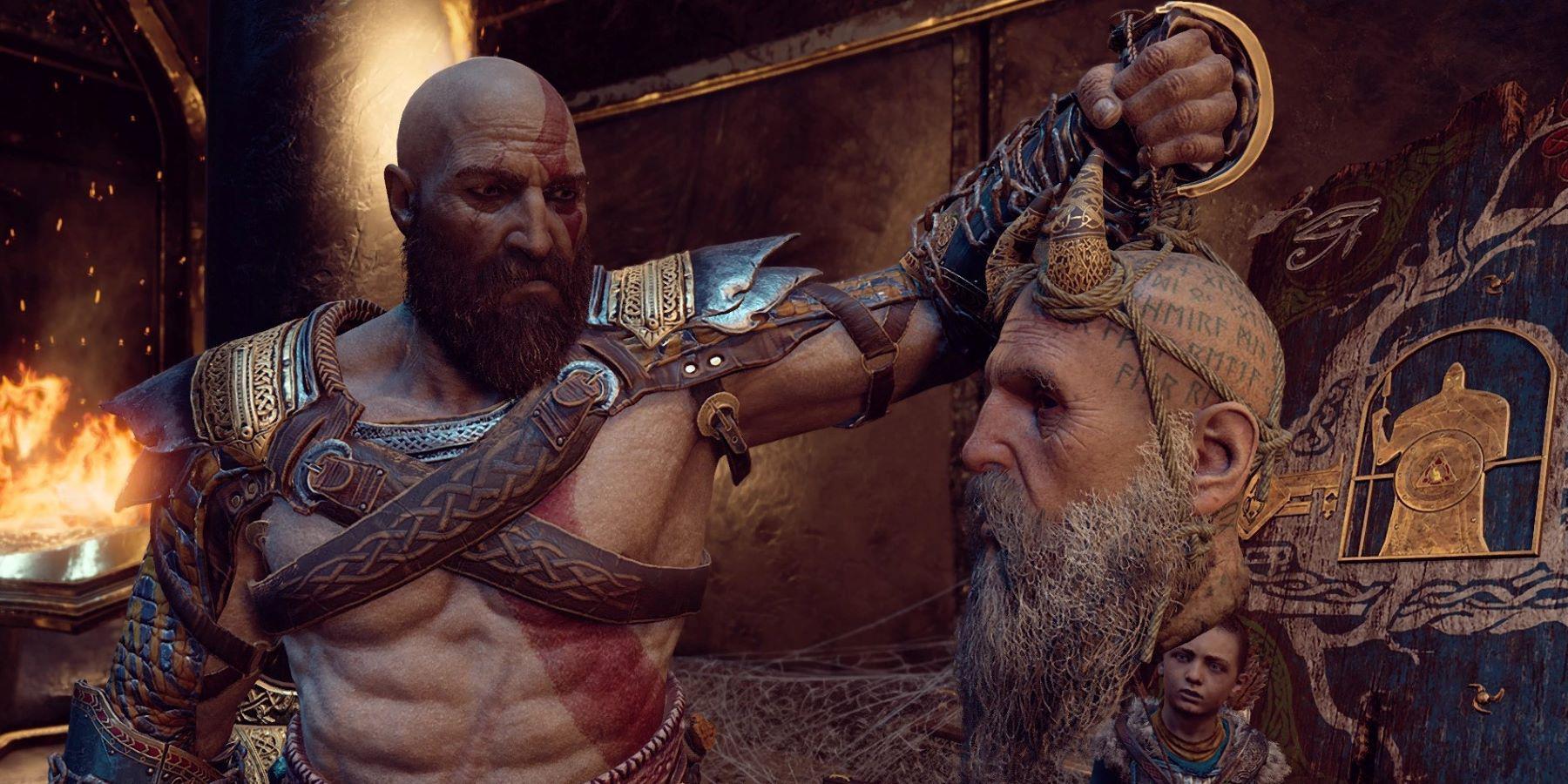 Kratos segurando a cabeça de Mimir em God of War com Atreus ao fundo