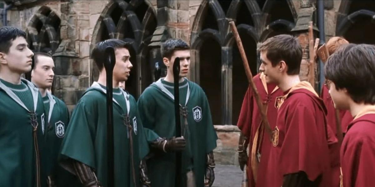 Time de Quadribol da Sonserina vs Gryffindor, em Harry Potter e a Câmara Secreta