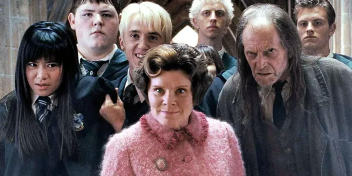 Umbridge e seu Esquadrão Inquisitorial em Harry Potter e a Ordem da Fênix