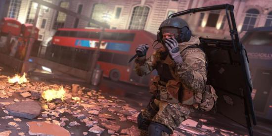 Jogador de Call of Duty: Modern Warfare 2 cercado por jogadores do Riot Shield no final da partida de busca e destruição