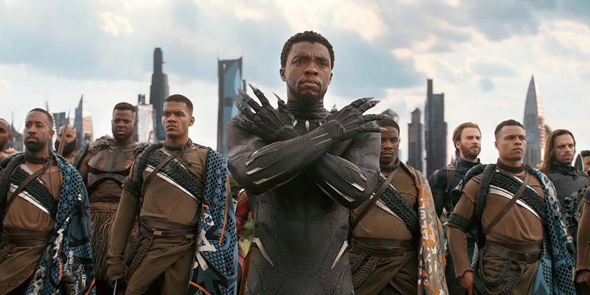 Chadwick Boseman como T'Challa em Pantera Negra