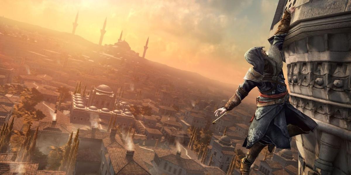 Assassin's Creed Revelations Ezio usando hookblade para escalar torre em Constantinopla