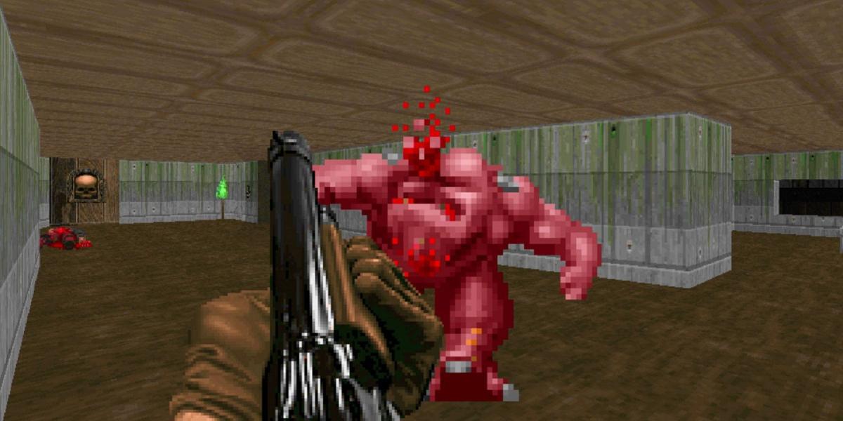 Captura de tela de Doom mostrando o jogador atirando em um Pinky.