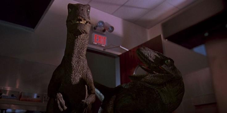 Jurassic Park: 10 coisas que você não sabia sobre o comportamento do Velociraptor no site B