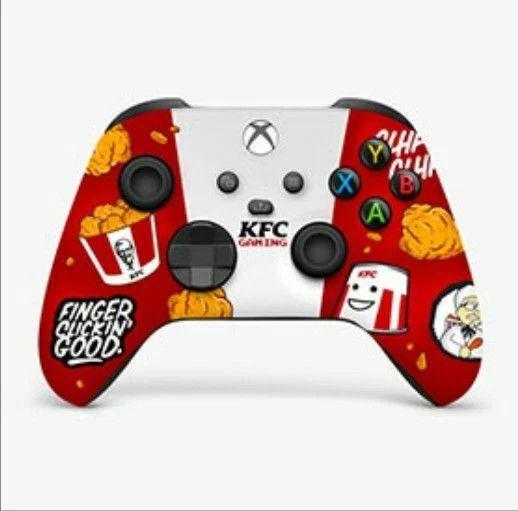 KFC distribuindo console Xbox Series X e controle temático