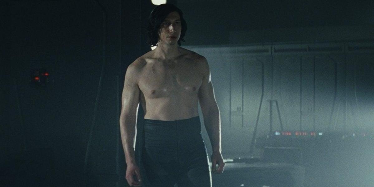Kylo Ren sem camisa em Star Wars: Os Últimos Jedi